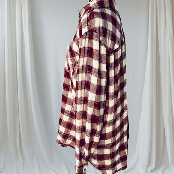 Maurices women’s XL Red & White Plaid Collared Button Up Shirt - Picture 4 of 9